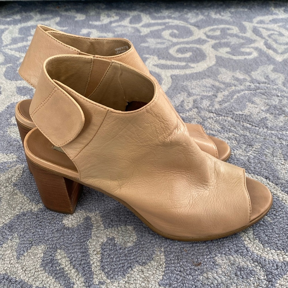 Steve Madden open toe Nonstop bootie size 11 beige
